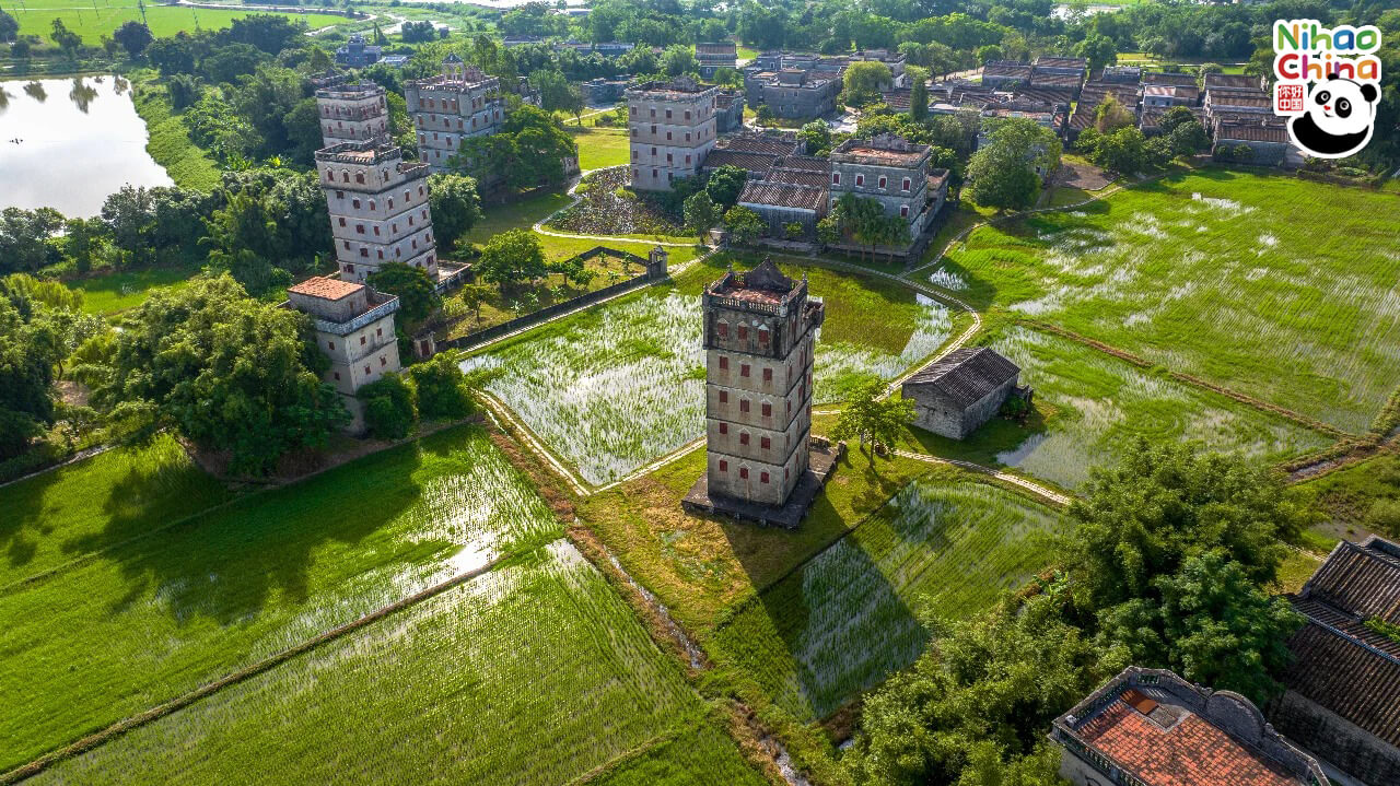 หมู่อาคารโบราณเตียวโหลวแห่งไคผิง  (Kaiping Diaolou and Villages) ที่นี่ถือเป็นมรดกโลกแห่งแรกของมณฑลกวางตุ้ง