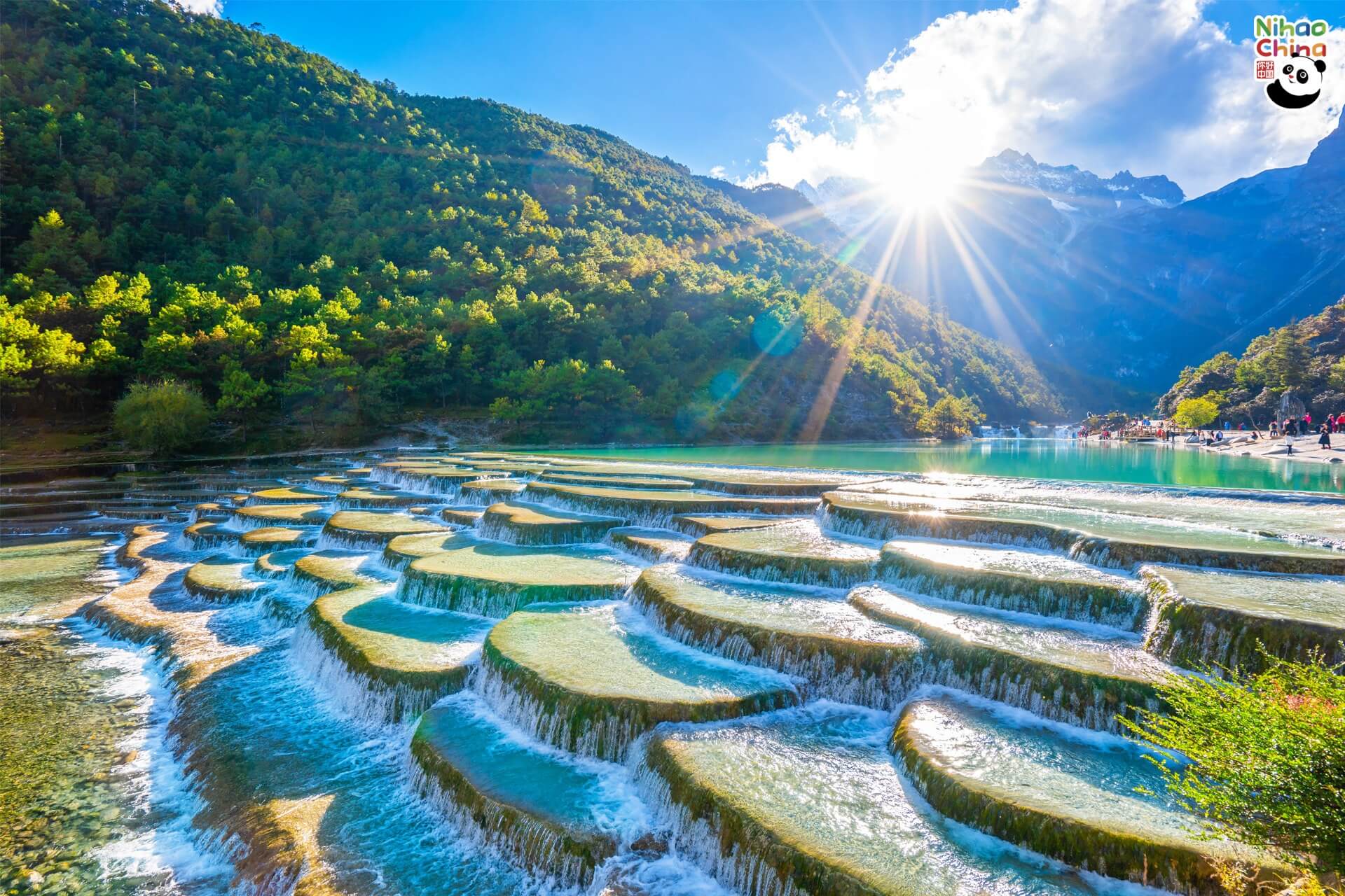 หุบเขาหลานเยว่ (蓝月谷) หรือหุบเขาพระจันทร์สีน้ำเงิน (Blue Moon Valley) อีกหนึ่งสถานที่ท่องเที่ยวทางธรรมชาติที่สวยงามของลี่เจียง