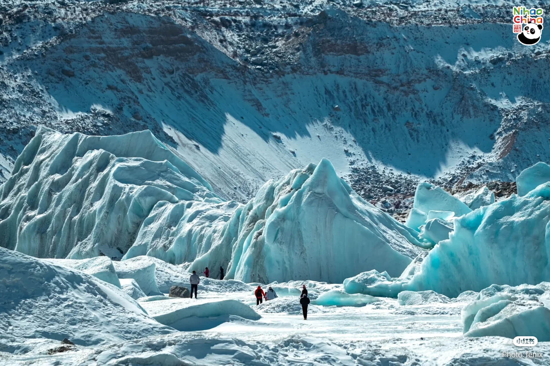 ธารน้ำแข็งหลายกู่ (Laigu Glacier) เป็นชื่อเรียกรวมของกลุ่มธารน้ำแข็ง 6 แห่ง ซึ่งประกอบด้วย ธารน้ำแข็งเหม่ยซี