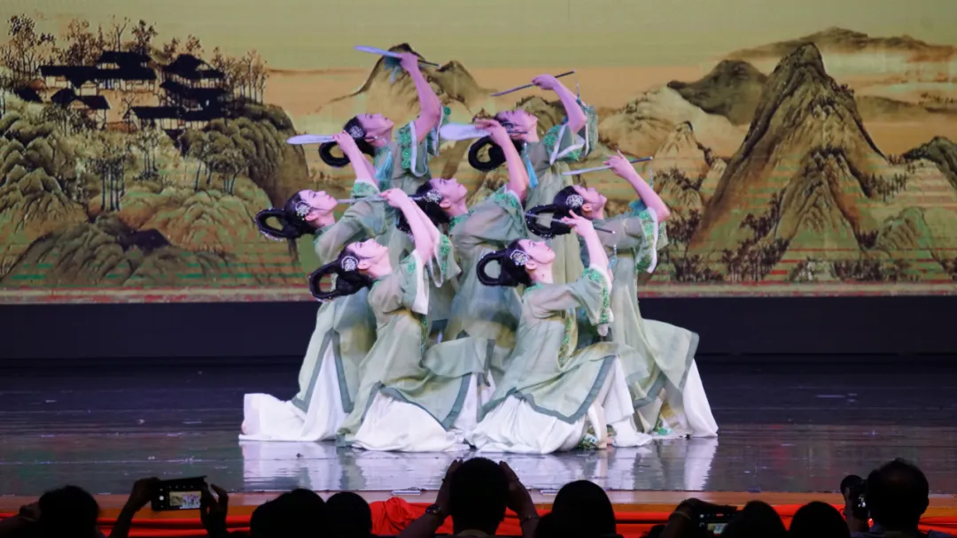 中国古典舞女子群舞《清风徐来》