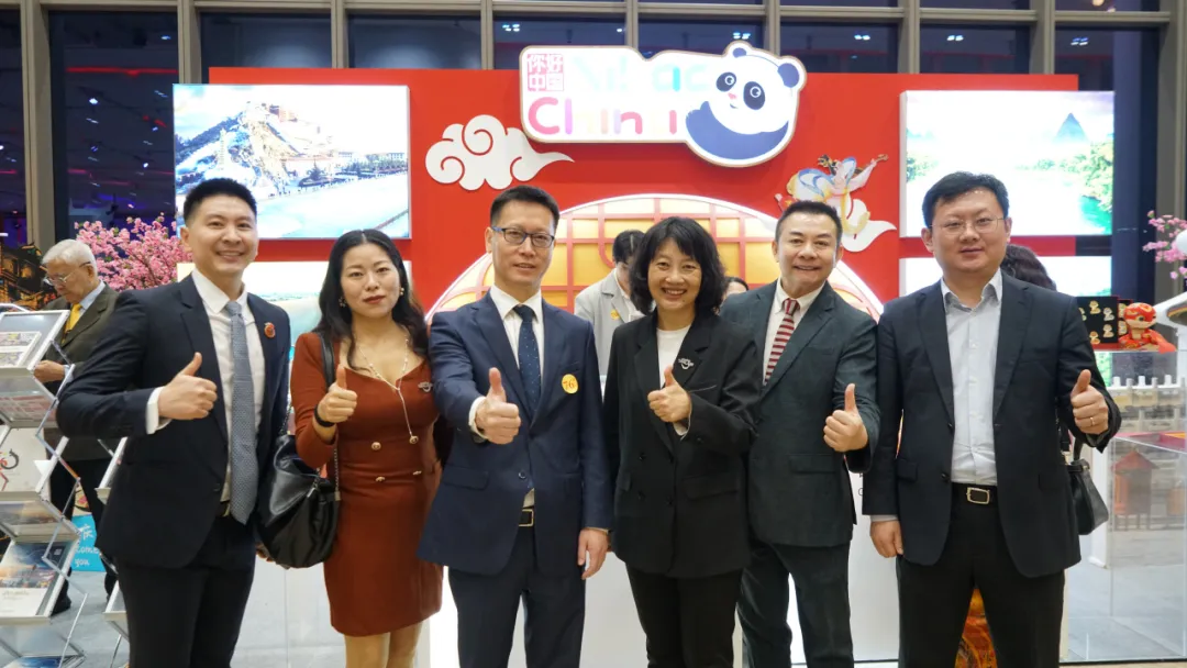 泰国国家旅游局副局长一行 打卡“你好!中国”文旅展台