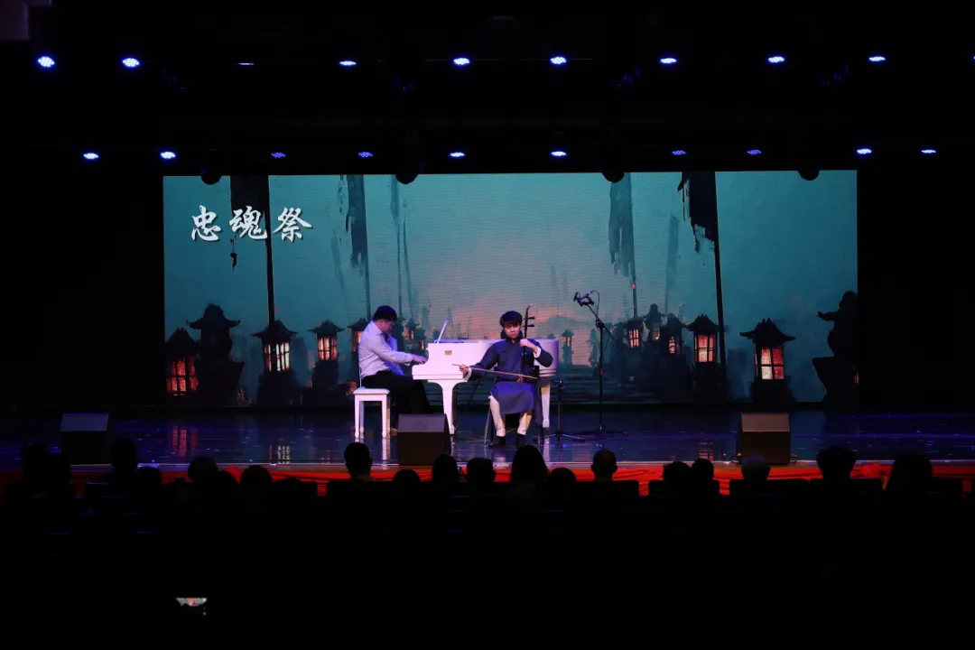 《长城随想》气势恢宏，勾勒出浓厚家国情怀